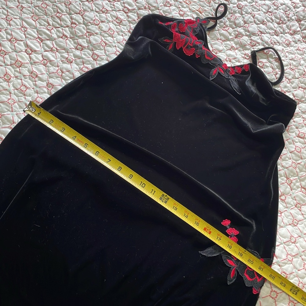 Velvet slip dress with appliqué - Picture 8 of 9